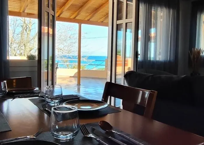 Sea View House * Egio